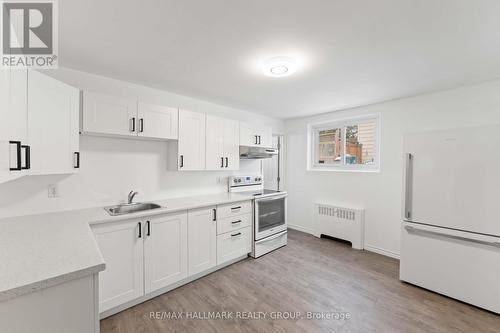 B - 6876 Notre Dame Street, Ottawa, ON - Indoor Photo Showing Kitchen