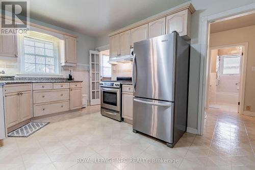 323 First Avenue, Welland (767 - N. Welland), ON - Indoor Photo Showing Kitchen