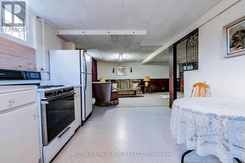 323 First Avenue, Welland (767 - N. Welland), ON - Indoor Photo Showing Kitchen