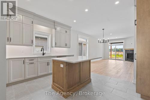 34 Marie Street, Pelham (662 - Fonthill), ON - Indoor Photo Showing Kitchen With Upgraded Kitchen