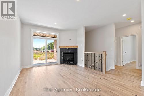 34 Marie Street, Pelham (662 - Fonthill), ON - Indoor Photo Showing Living Room With Fireplace