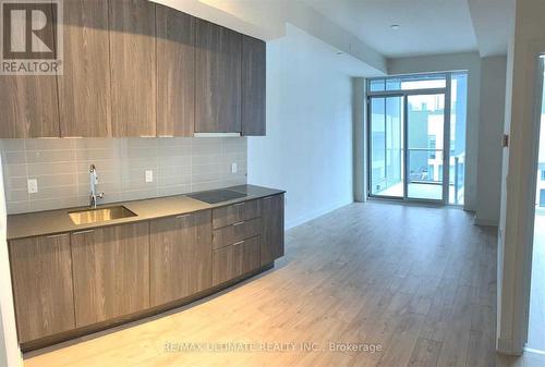 1912W - 27 Bathurst Street, Toronto, ON - Indoor Photo Showing Kitchen