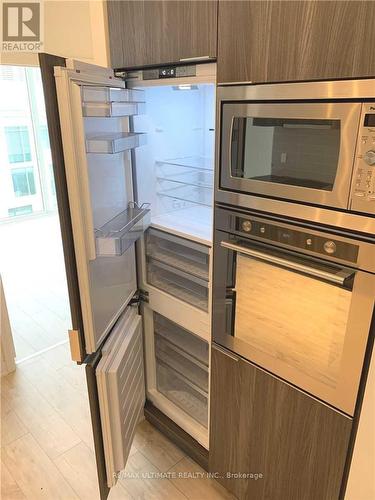 1912W - 27 Bathurst Street, Toronto, ON - Indoor Photo Showing Kitchen