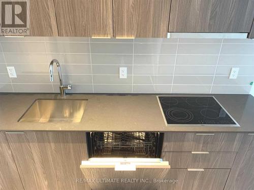 1912W - 27 Bathurst Street, Toronto, ON - Indoor Photo Showing Kitchen