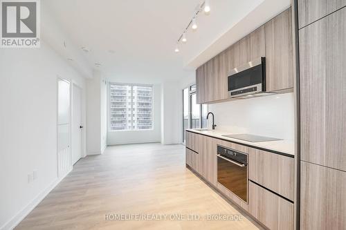 1111 - 117 Broadway Avenue, Toronto, ON - Indoor Photo Showing Kitchen