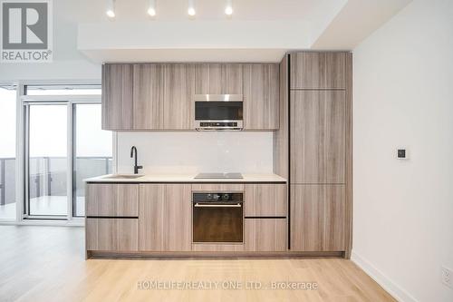 1111 - 117 Broadway Avenue, Toronto, ON - Indoor Photo Showing Kitchen