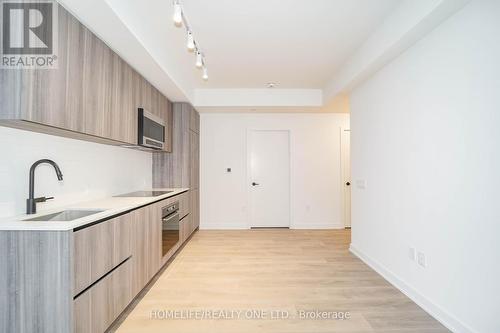 1111 - 117 Broadway Avenue, Toronto, ON - Indoor Photo Showing Kitchen