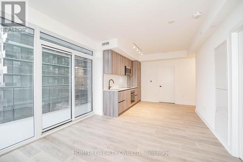 1111 - 117 Broadway Avenue, Toronto, ON - Indoor Photo Showing Kitchen