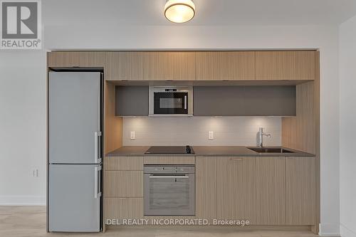 1919 - 585 Bloor Street E, Toronto, ON - Indoor Photo Showing Kitchen