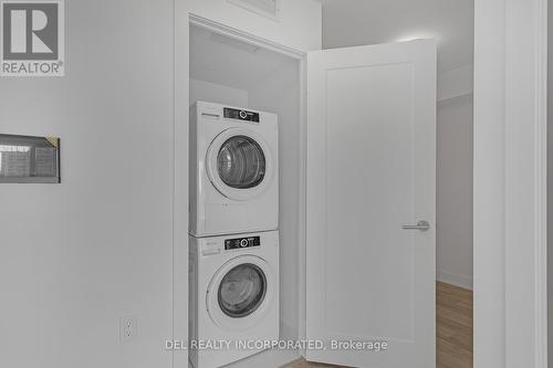 1919 - 585 Bloor Street E, Toronto, ON - Indoor Photo Showing Laundry Room