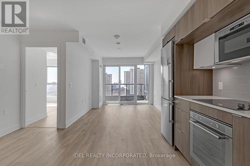 1919 - 585 Bloor Street E, Toronto, ON - Indoor Photo Showing Kitchen