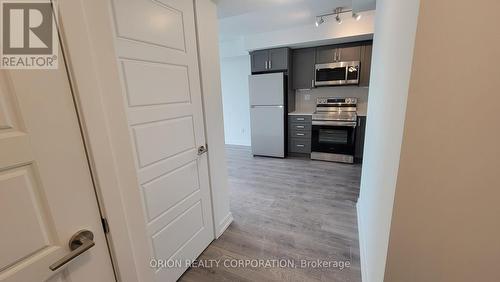 1410 - 1435 Celebration Drive, Pickering, ON - Indoor Photo Showing Kitchen