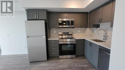 1410 - 1435 Celebration Drive, Pickering, ON - Indoor Photo Showing Kitchen