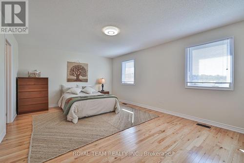 1246 Peelar Crescent, Innisfil, ON - Indoor Photo Showing Bedroom