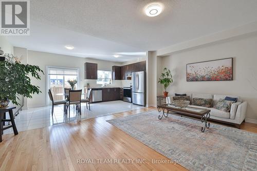 1246 Peelar Crescent, Innisfil, ON - Indoor Photo Showing Living Room