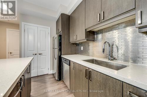 118 - 24 Woodstream Boulevard, Vaughan, ON - Indoor Photo Showing Kitchen With Upgraded Kitchen