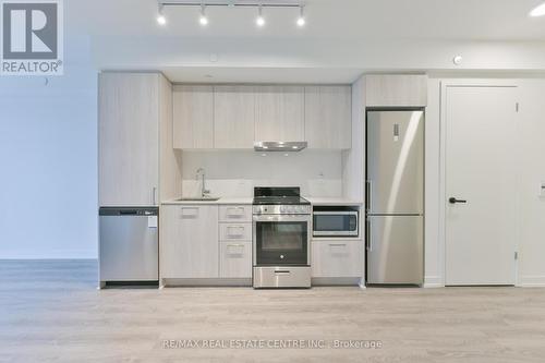 307 - 195 Commerce Street W, Vaughan, ON - Indoor Photo Showing Kitchen With Stainless Steel Kitchen