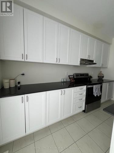 15 Morning Sparrow Drive, Vaughan, ON - Indoor Photo Showing Kitchen