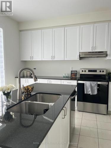 15 Morning Sparrow Drive, Vaughan, ON - Indoor Photo Showing Kitchen With Double Sink