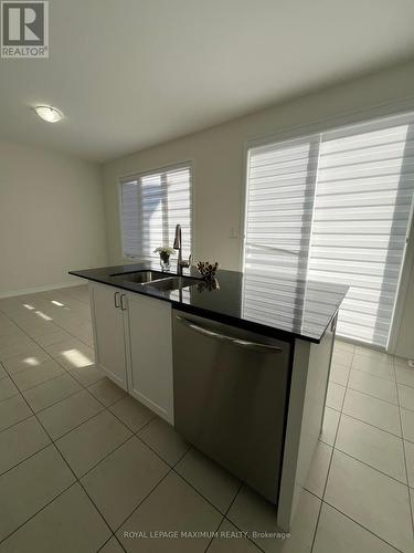 15 Morning Sparrow Drive, Vaughan, ON - Indoor Photo Showing Kitchen With Double Sink