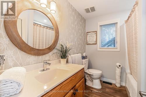 45 Evergreen Avenue, Tiny, ON - Indoor Photo Showing Bathroom