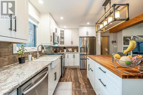 45 Evergreen Avenue, Tiny, ON - Indoor Photo Showing Kitchen With Stainless Steel Kitchen With Upgraded Kitchen