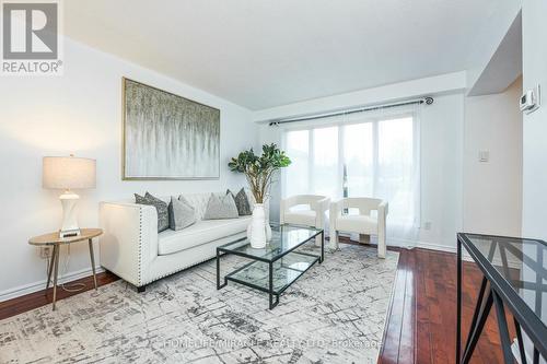 12 Finchgate Boulevard, Brampton, ON - Indoor Photo Showing Living Room