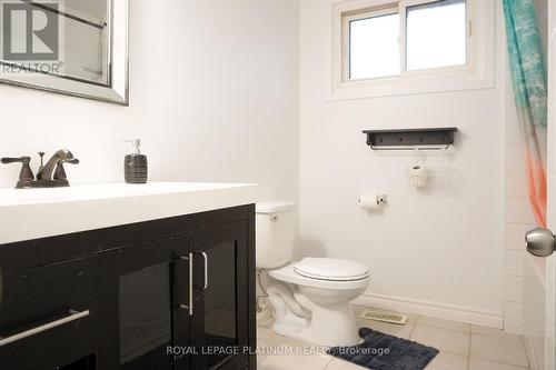 805 Krosno Boulevard, Pickering, ON - Indoor Photo Showing Bathroom