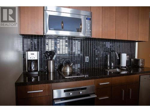 2950 Camozzi Road Unit# 2533, Revelstoke, BC - Indoor Photo Showing Kitchen