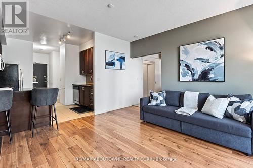 2503 - 225 Webb Drive, Mississauga, ON - Indoor Photo Showing Living Room