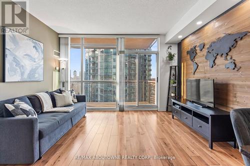 2503 - 225 Webb Drive, Mississauga, ON - Indoor Photo Showing Living Room