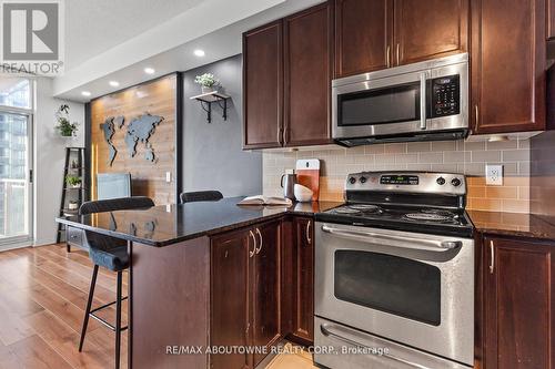 2503 - 225 Webb Drive, Mississauga, ON - Indoor Photo Showing Kitchen