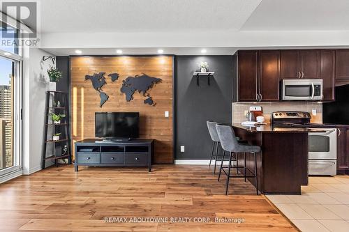 2503 - 225 Webb Drive, Mississauga, ON - Indoor Photo Showing Kitchen