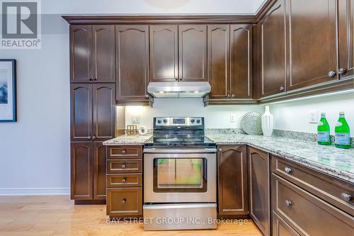 1277 Craigleith Road, Oakville, ON - Indoor Photo Showing Kitchen With Stainless Steel Kitchen With Upgraded Kitchen