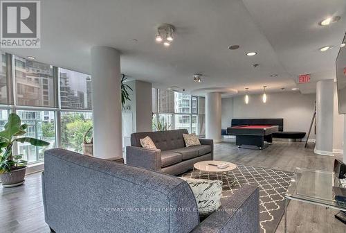 1105 - 2067 Lakeshore Boulevard W, Toronto, ON - Indoor Photo Showing Living Room