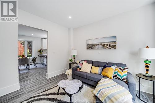 228 Prado, Windsor, ON - Indoor Photo Showing Living Room