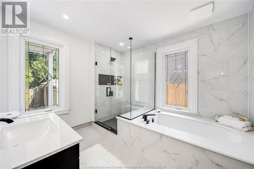 228 Prado, Windsor, ON - Indoor Photo Showing Bathroom