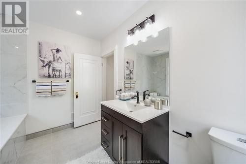 228 Prado, Windsor, ON - Indoor Photo Showing Bathroom