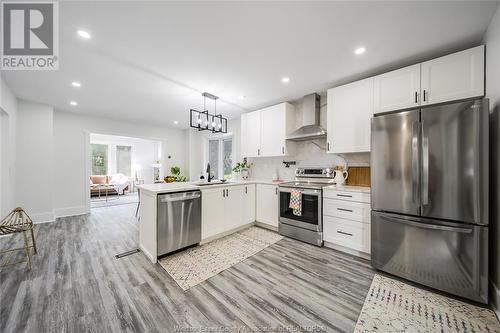 228 Prado, Windsor, ON - Indoor Photo Showing Kitchen