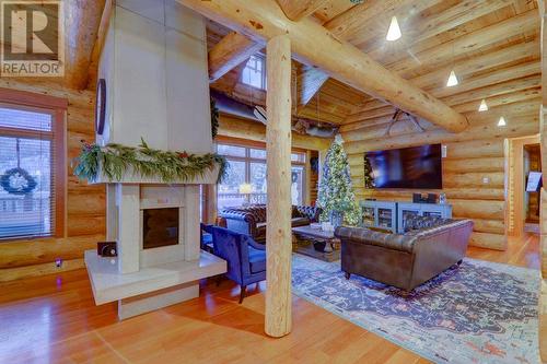 1783 Greywolf Drive, Panorama, BC - Indoor With Fireplace