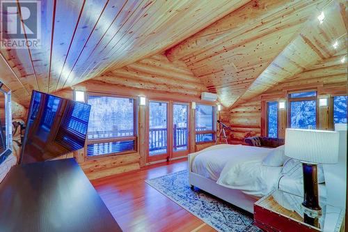 1783 Greywolf Drive, Panorama, BC - Indoor Photo Showing Bedroom