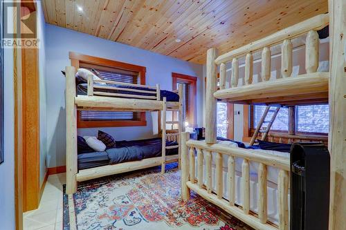 1783 Greywolf Drive, Panorama, BC - Indoor Photo Showing Bedroom