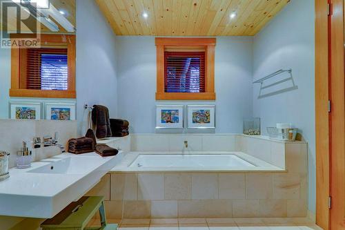 1783 Greywolf Drive, Panorama, BC - Indoor Photo Showing Bathroom