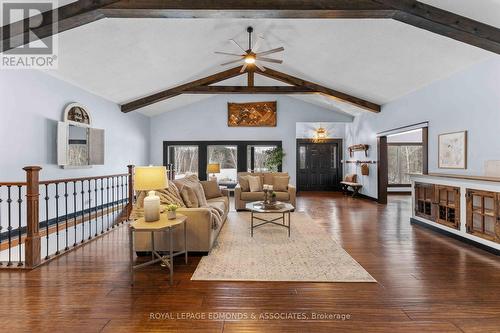 3033 Mclaughlin Road, Whitewater Region, ON - Indoor Photo Showing Living Room