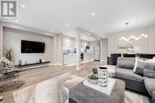 69 - 2288 The Collegeway, Mississauga, ON - Indoor Photo Showing Living Room