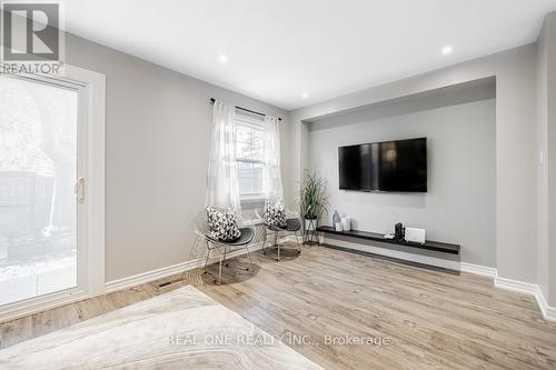 69 - 2288 The Collegeway, Mississauga, ON - Indoor Photo Showing Living Room