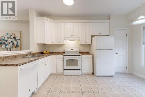 682 Summers Common, Burlington, ON - Indoor Photo Showing Kitchen With Double Sink