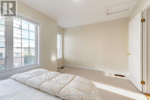 682 Summers Common, Burlington, ON - Indoor Photo Showing Bedroom