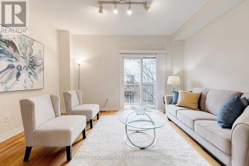 682 Summers Common, Burlington, ON - Indoor Photo Showing Living Room