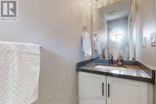 15 Dresser Lane, Hamilton, ON - Indoor Photo Showing Bathroom